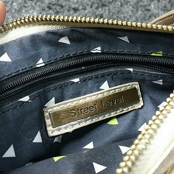 Steel level cross body bag - Picture 5 of 8